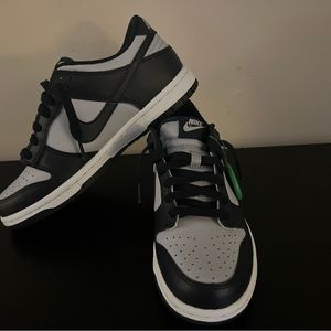 NIKE DUNK LOW Georgetown. GS size 5.5y or men’s 5.5. For faster shipping no box.